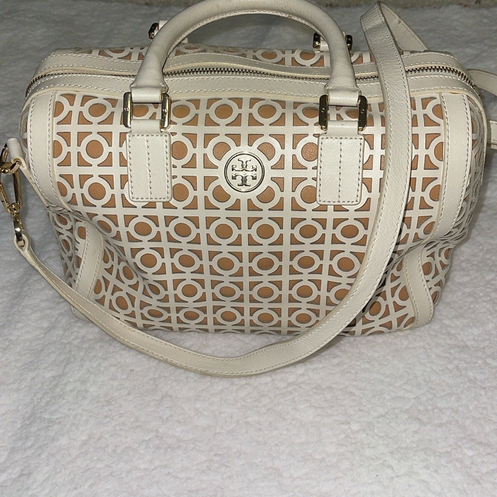 Cream tote style handbag with crossbody Strap